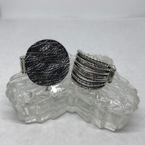 BUNDLE lot 2 trendy fashionista statement stretch rings aprox 8
